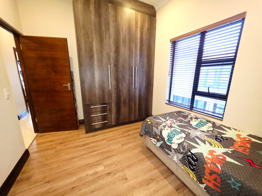 6 Bedroom Property for Sale in Sandown Western Cape